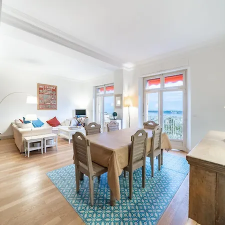 Apartament Cozystay Elegant Two-bedroom In The 
