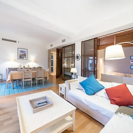 Cozystay Elegant Two-bedroom In The 