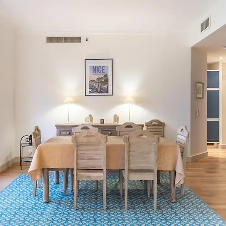 Cozystay Elegant Two-bedroom In The 