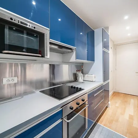 Cozystay Elegant Two-bedroom In The 