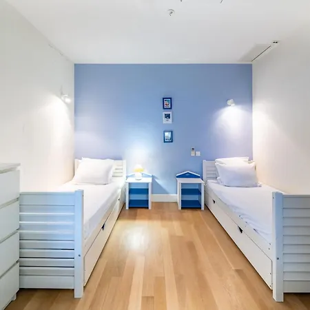 Apartament Cozystay Elegant Two-bedroom In The 