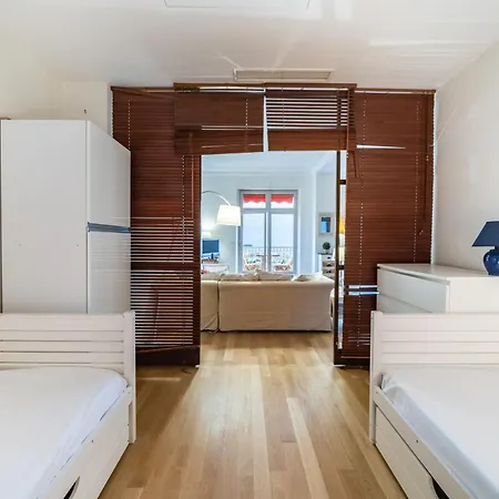 Apartament Cozystay Elegant Two-bedroom In The 