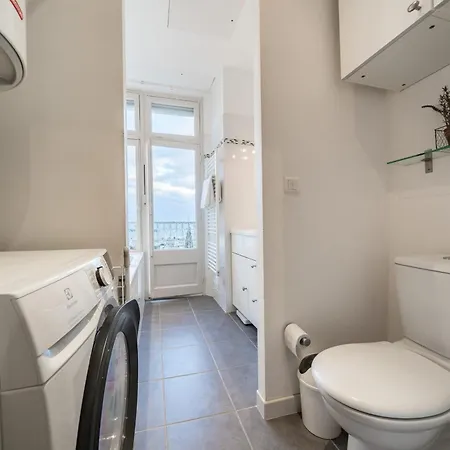Apartament Cozystay Elegant Two-bedroom In The 