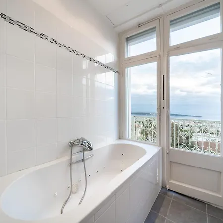 Cozystay Elegant Two-bedroom In The 