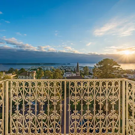 Cozystay Elegant Two-bedroom In The 